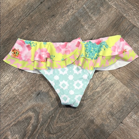 NWT HoneyPlum Women’s Floral Ruffle Bikini Set - Picture 7 of 8